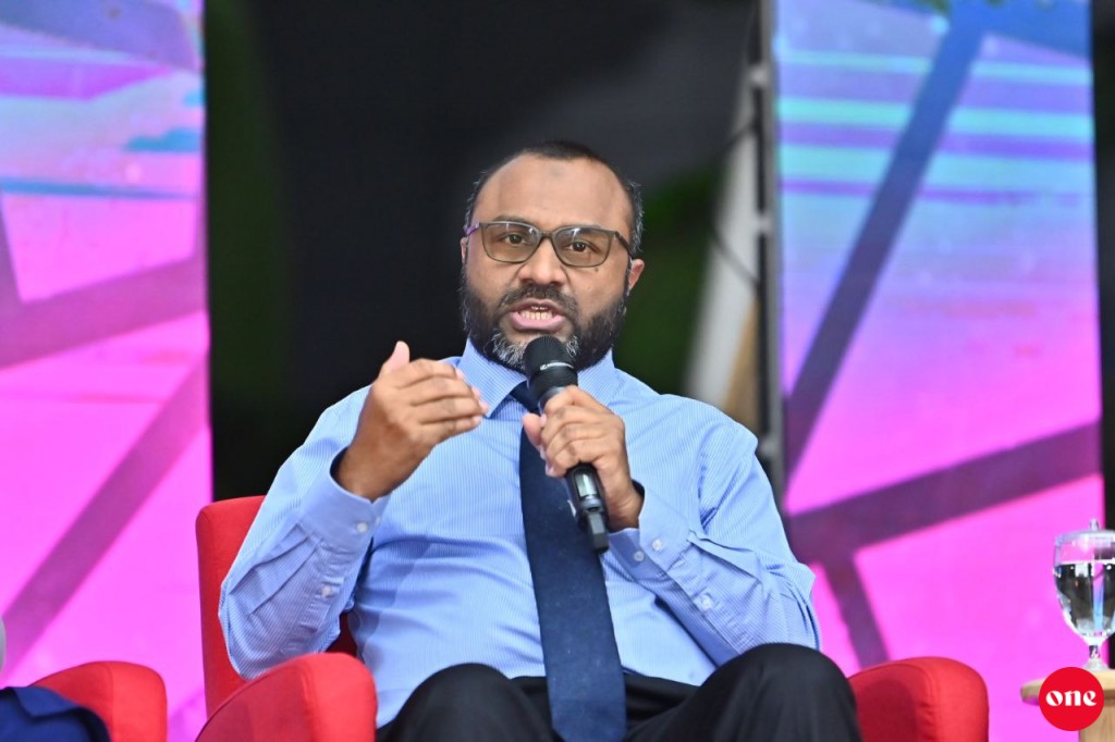 Islamic Minister Shaheem ah Majlis in ruhumeh nudhin!