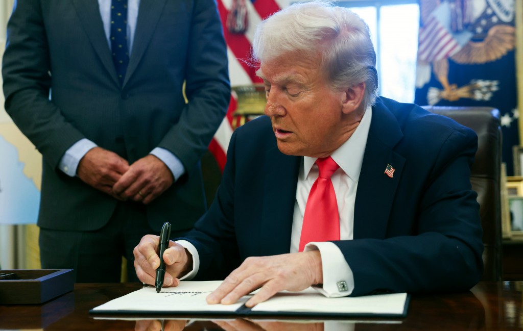 America ge bahakee English kamugai rasmeekoh hamajahssaifi