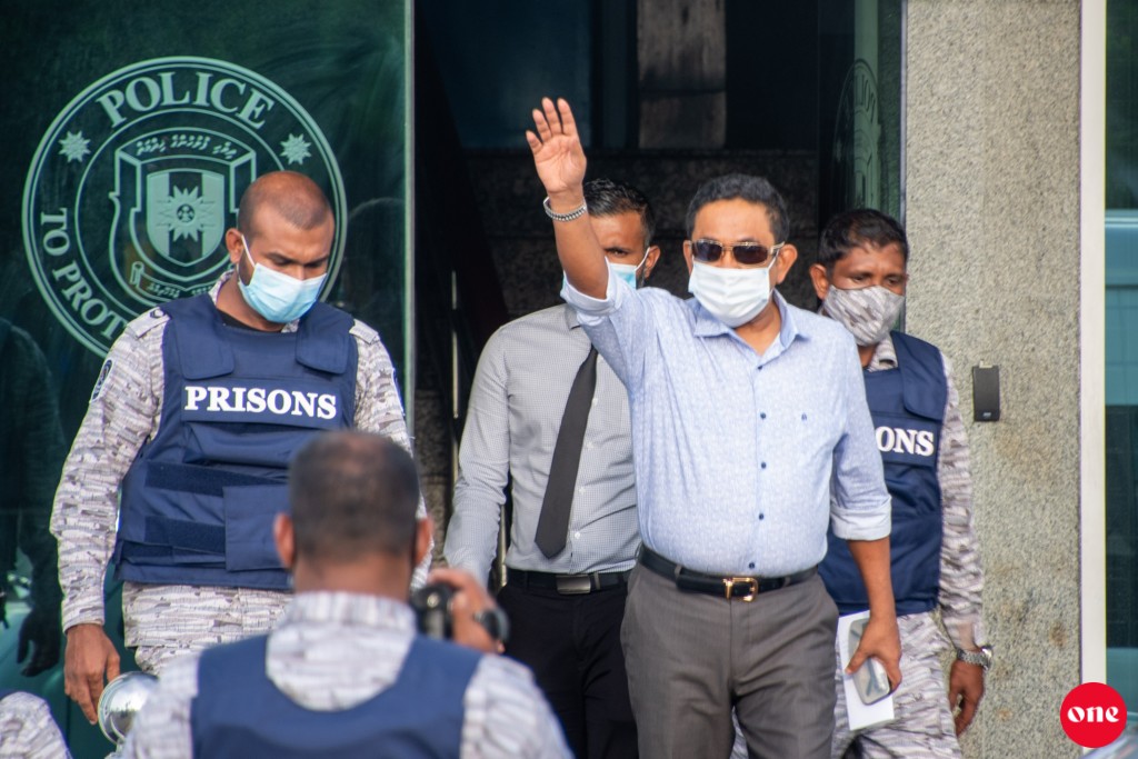 Liyunthah hushahalhan 10 dhuvas dhinumaffahu Raees Yaameen ge shareeathuge aduehun nimmaalaifi