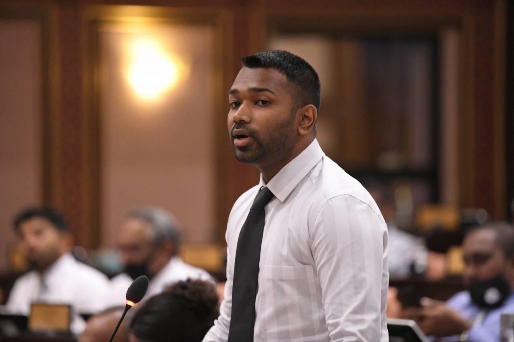 Ithubaaru neiykamah hushahelhumaa hisaabah gaanoonuge dhashun hadhan jehey evves gavaaidheh Maleeh haddhavaafaeh neiy: Meekaaeel