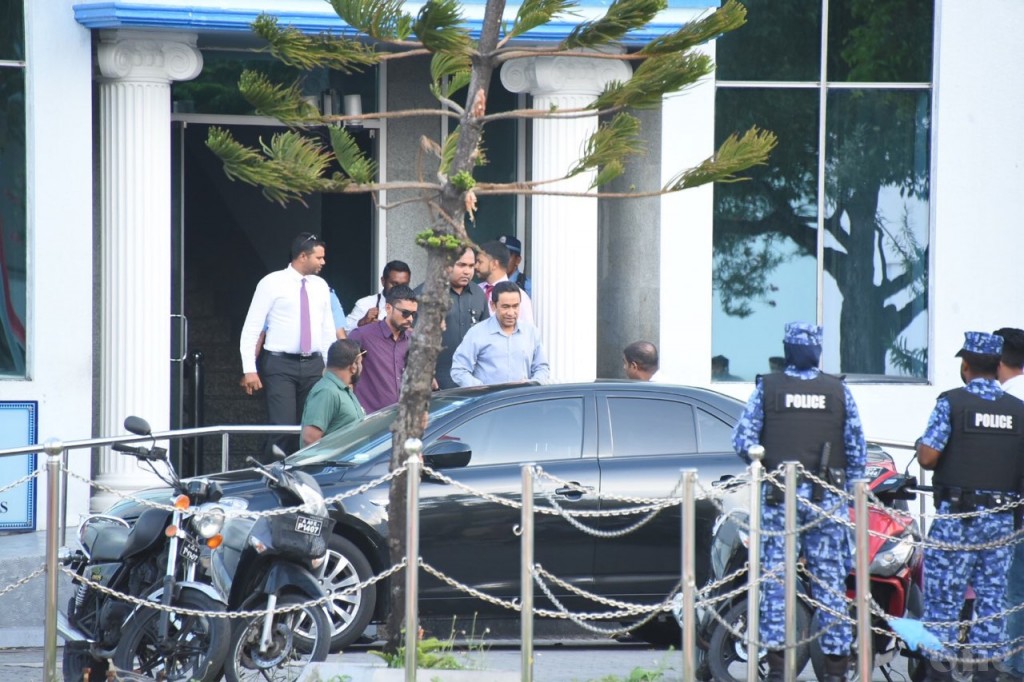 President Yameen exits Police headquarters after four hours