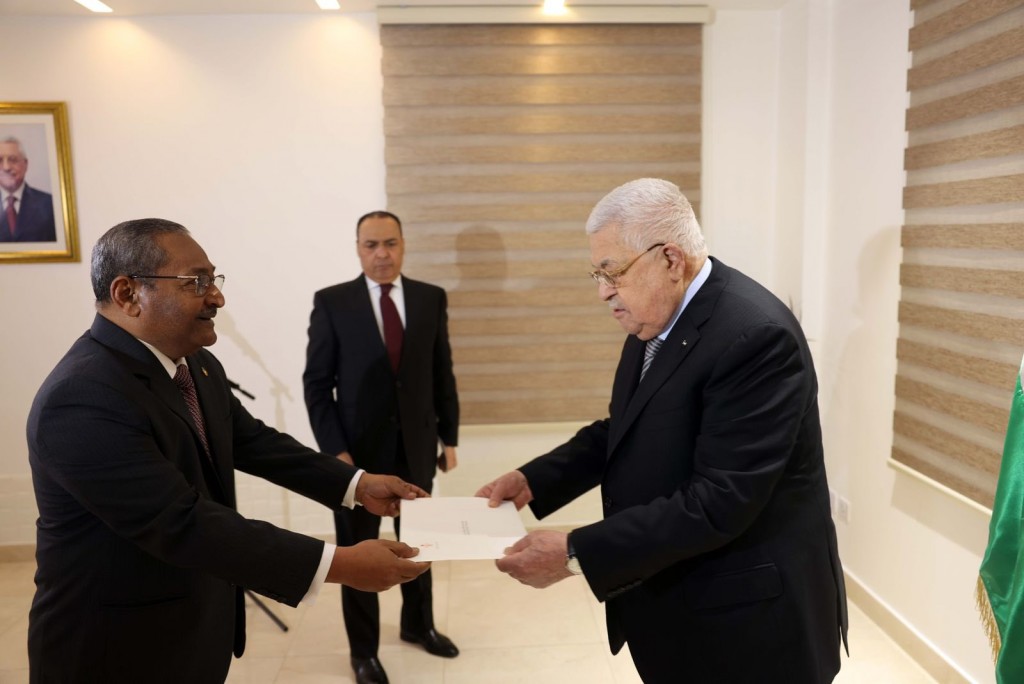 Palestine Raees ah dhivehi safeeraku furathama faharah safeeru kamuge faiy kolhu aruvaifi
