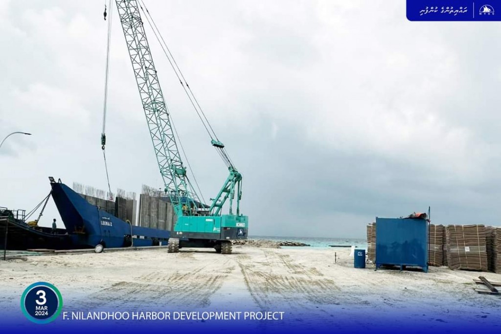 Nilandhoo bandharu masakathah beynunvaa  concrete galuge furathama shippment gengosfi