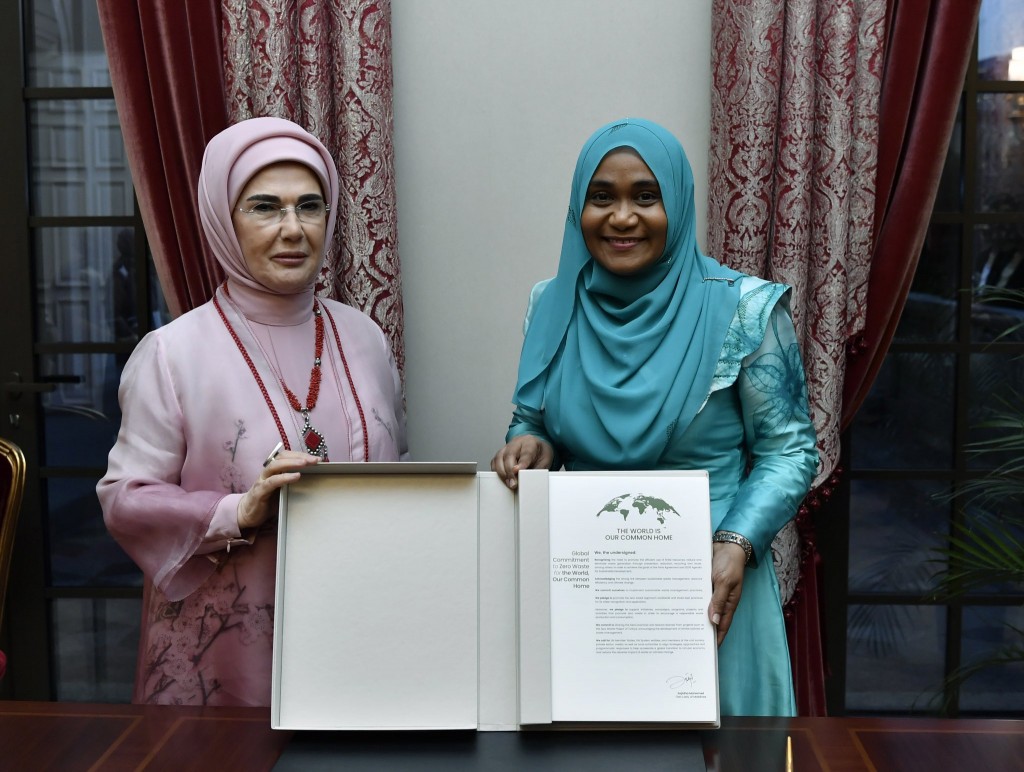 Turkey ge first Lady aa madam Sajidha badhalukurahvai, anhenun baaruverikuruvumaa gulhey gothun mashvaraa kurahvaifi