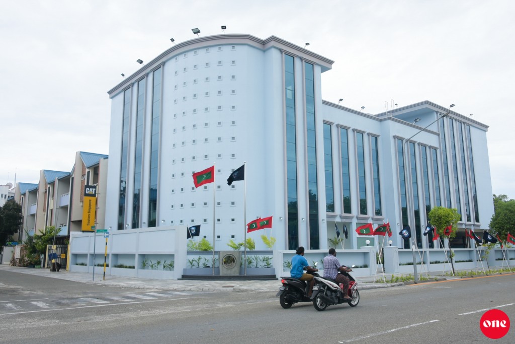 #OnePhoto: Hulhumale police ge aa imaaraiy hulhuvun