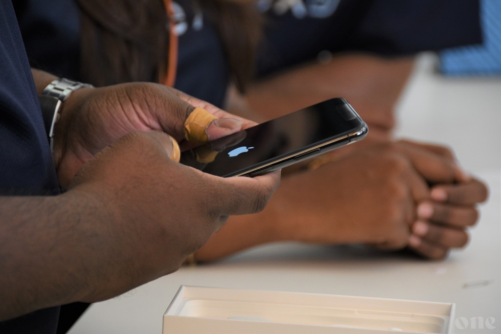 Apple fixes Face-Time bug that allows eavesdropping