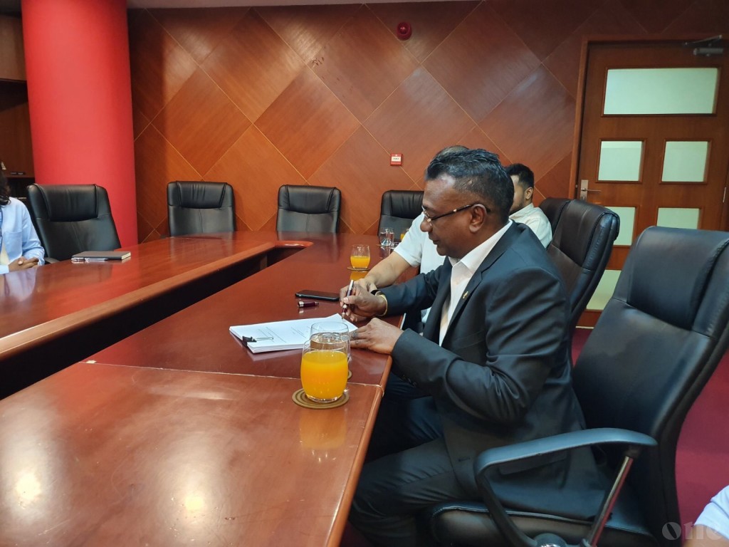 Husvi aharu aamdhaneege gothugai Jabiru ah libunee, Member kamuge musaara aai inaayai ekani