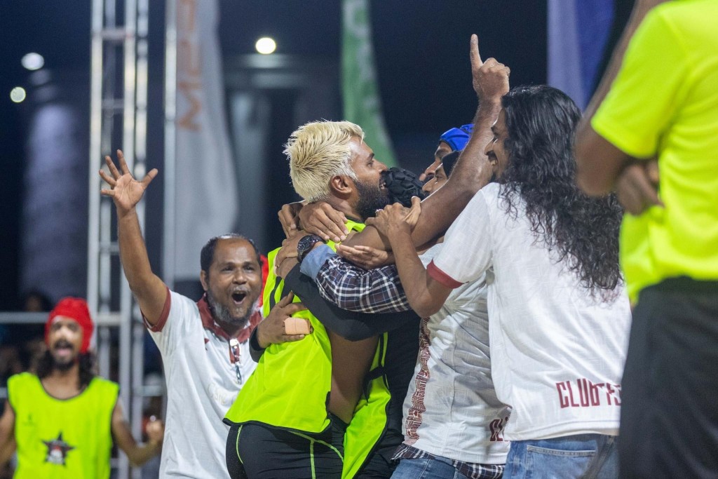 Gadha 16 ge feshun foarigadha, Club Teenage aai Brotherhood quarter ah