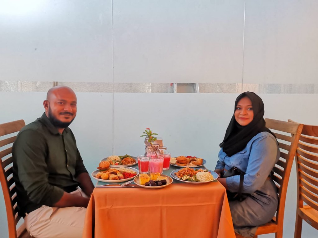 Inthihaabahfahu Sujaau aai Rizna roadha veelumakah, dhekkevee namoonaa!