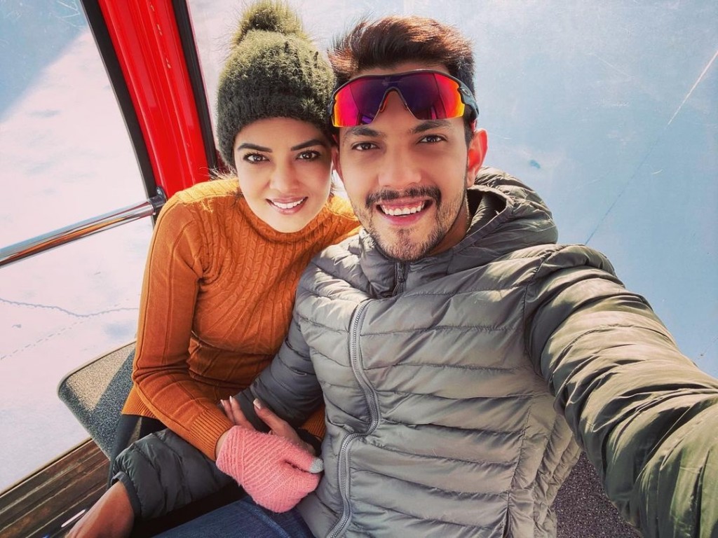 Aditya Narayan adhi anhenun Covidah positive vejje