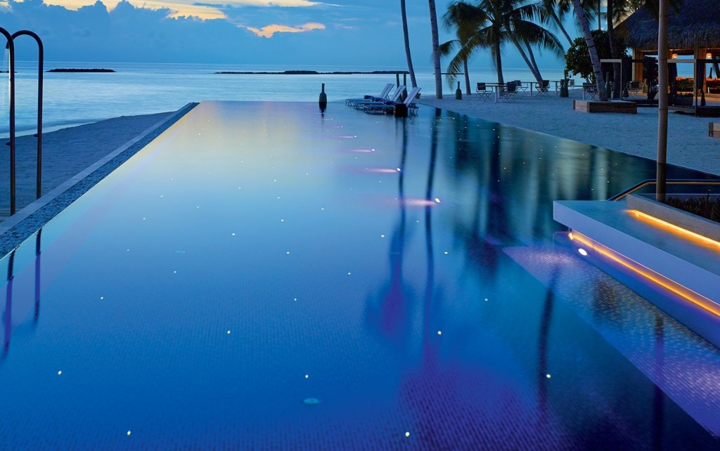 Swimming pool akah eri ulhunu kuhjaku maruvehje