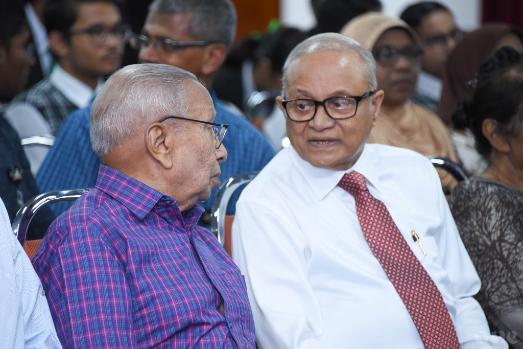 Umar Zahir akee gaumee legend eh: Maumoon
