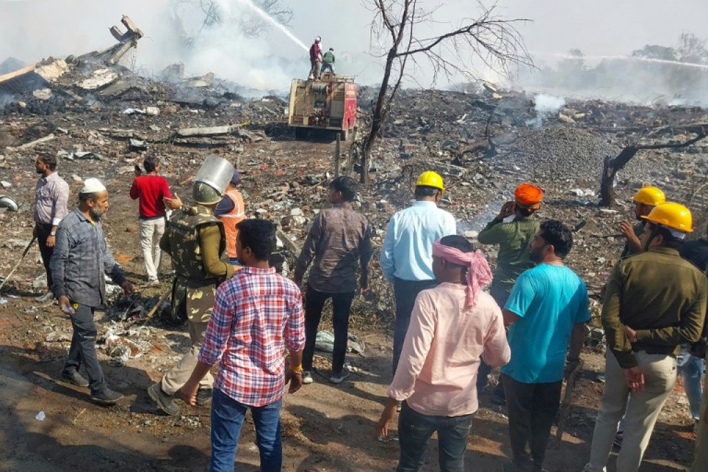 India gai badi beyss ufaddhaa factory eh govai 11 meehaku maruvehjje