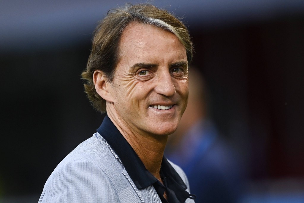 Italy ge coach kamun  Mancini isthiufaa dheefi