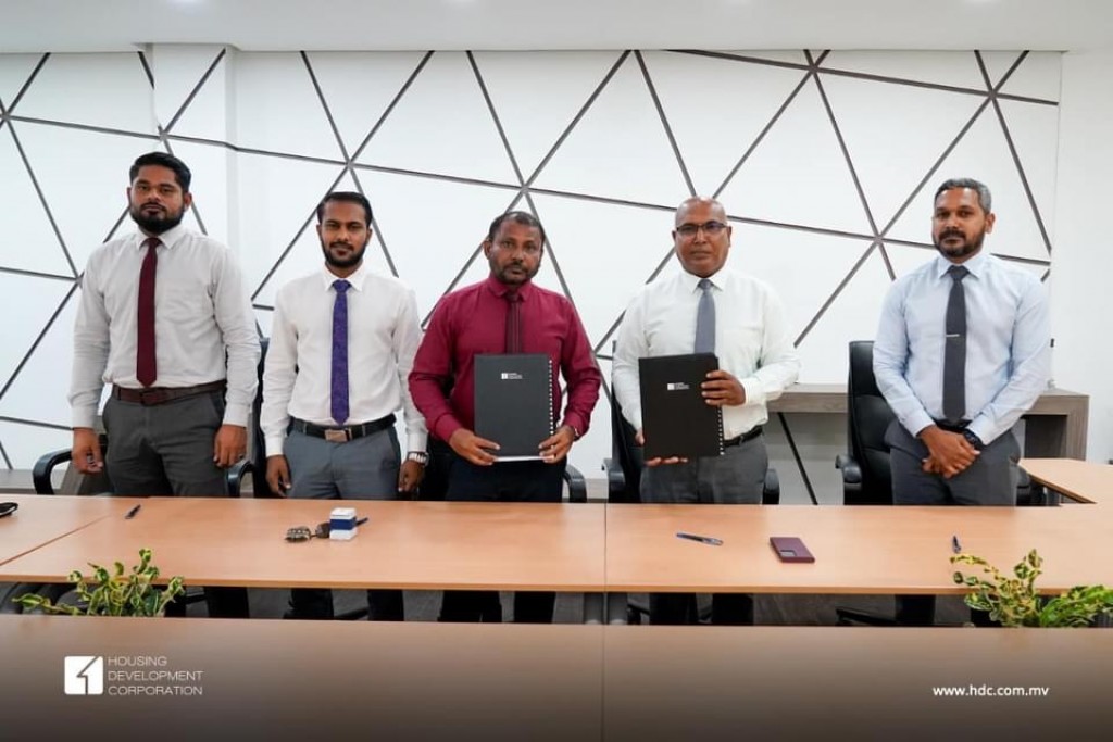 Hulhumale' phase 2 gai 2 school eh alhan Education Ministry ah bin dheefi