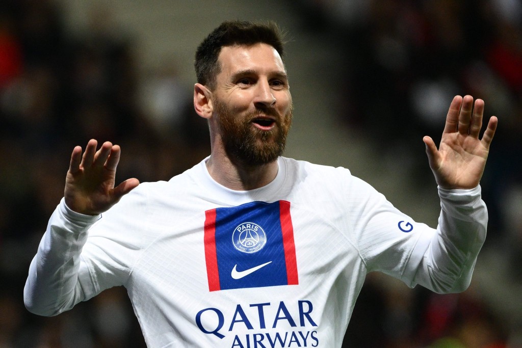 PSG ge league thattaa  eku Messi, Ronaldo ge record muguraalaifi