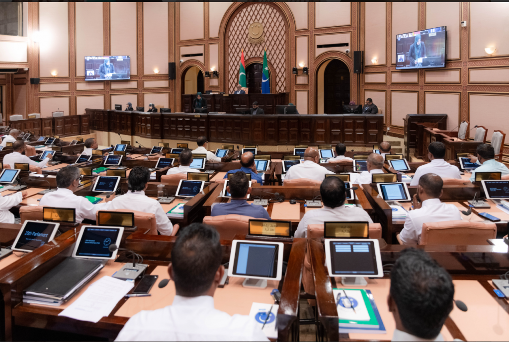 Dharanya behey bill aai fiscal zimmaage bill balaigane committee ah fonuvaifi
