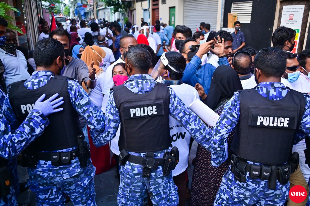Idhikolhu muzaaharaa in hayyaru kuri emmen dhookollaifi