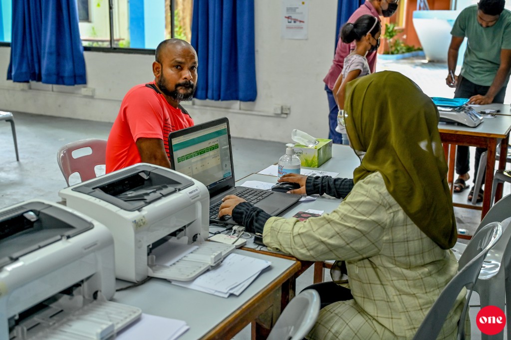 Mi aharu zakaathu fund ah 98.6 million rufiyaa, amaazakee fund ah aharaku 100 million rufiyaa vehdhun!