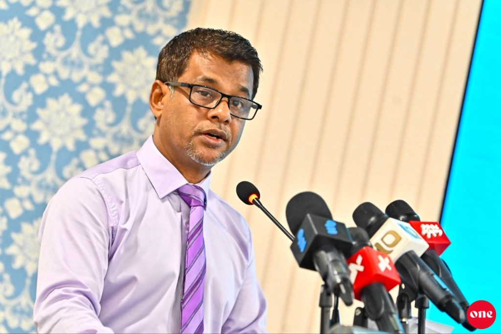 Dhunfathun dhuruvaan beynun vaa faruvaa ah Aasandha hamajassanee