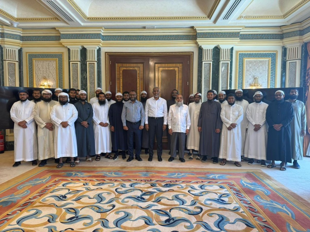 Raees, Madheenaa gai thibi dhivehi dharivarunnaa bahdhalukurahvaifi