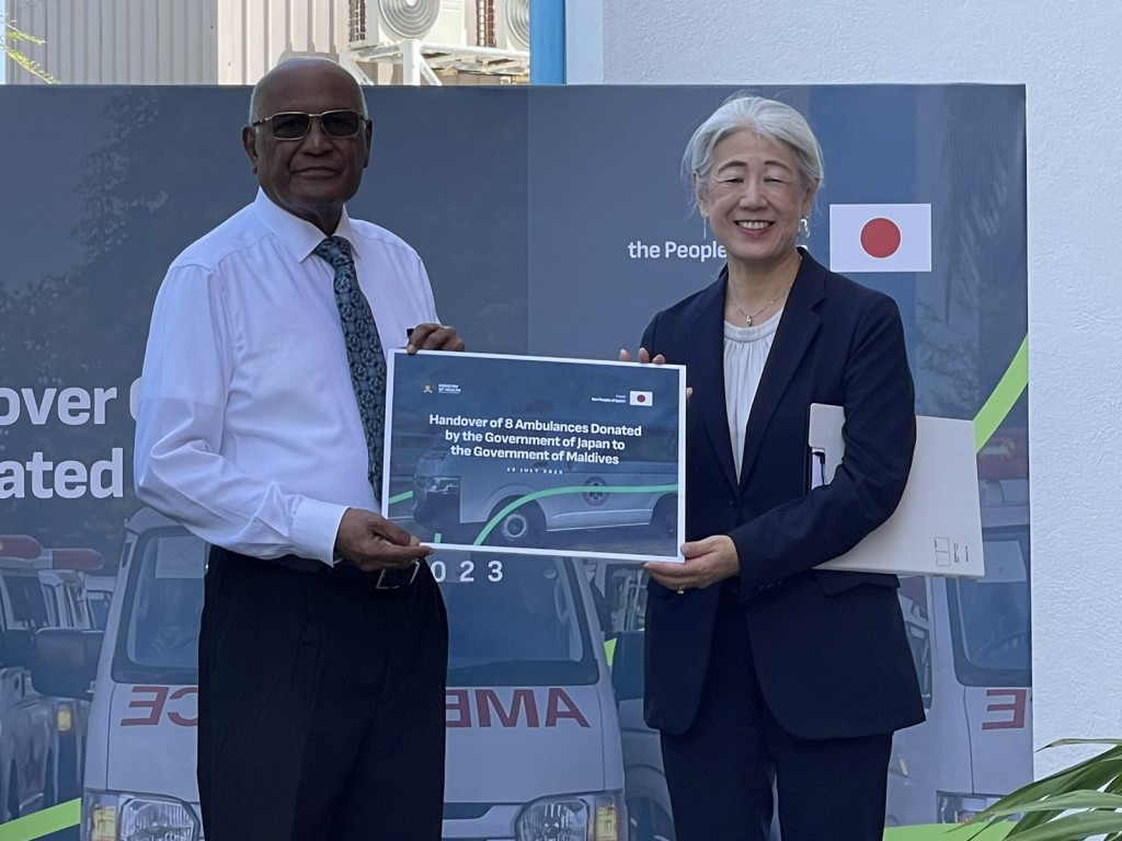 Japan sarukaarun Raajje ah 8 ambulance hadhiyaa koffi