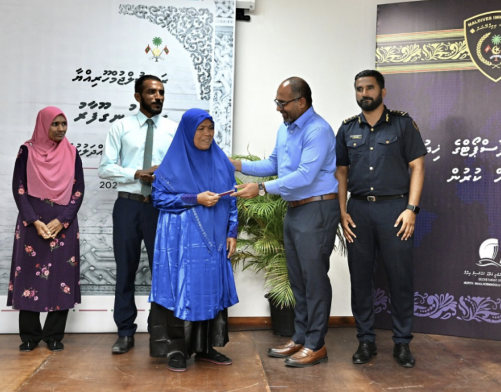 Ungoofaarugai ID card printkoh dhookurumaai passport dhookurumuge hidhumaiy fashaifi