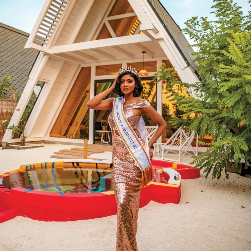 Miss Universe gai raahjje thamseelu sarukaarun kuhvveri kohffi, govaalee baiverinuvumah!
