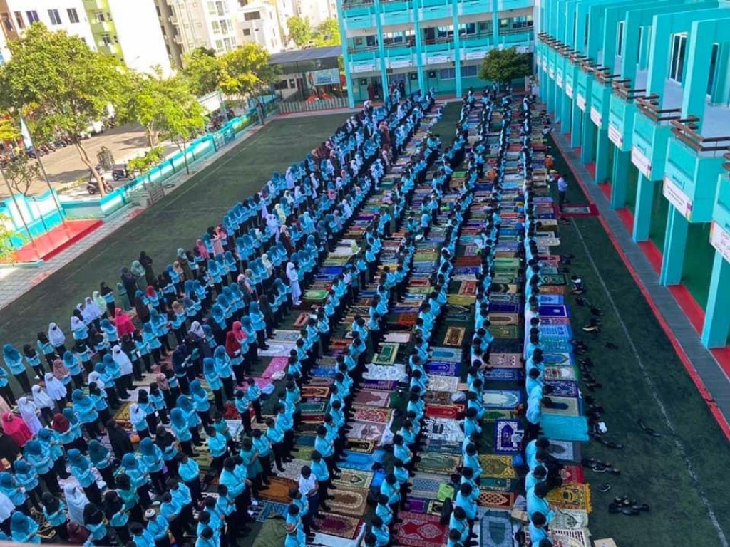 Rehendhi School ge dharivarun komme dhuvahaku jamaa'athugai asru namaadhu kuranee