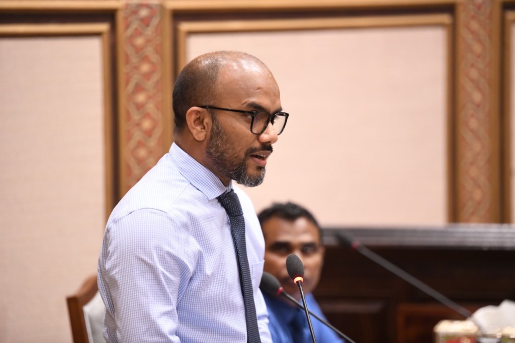 Raajje bangrootennuvey, plane aa eggothah miaharu budget implement kureveyne: Minister Ameeru