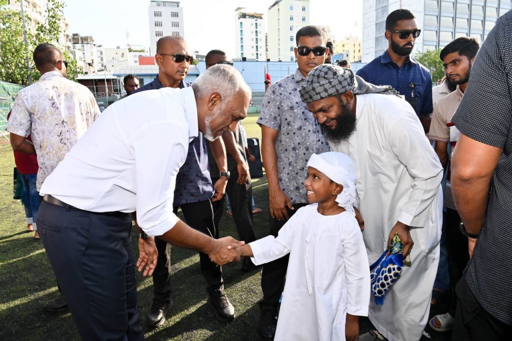 Raees ge dhekanbalun Eid salaam kurehvvun eid dhuvahu Muliaageygai