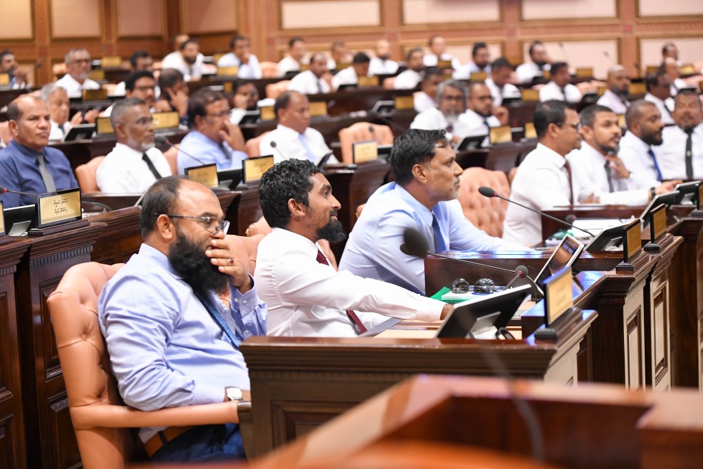 Gondi gehlley gaanoonu: Menbarun ganevihkkumuge baazaaru bandhu, gaanoonah ithuru thafseelu beynun vey