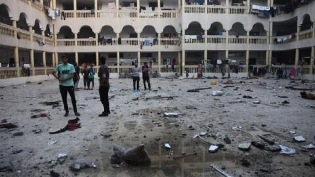Izerylun Gaza ge school akah hamalaadhee 90 ahvvure gina meehun shaheedhukohllaifi