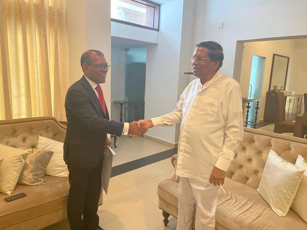 Lanka ge haalathaa gulhey gothun Nasheed aai Sirisena mashvaraa kurahvaifi