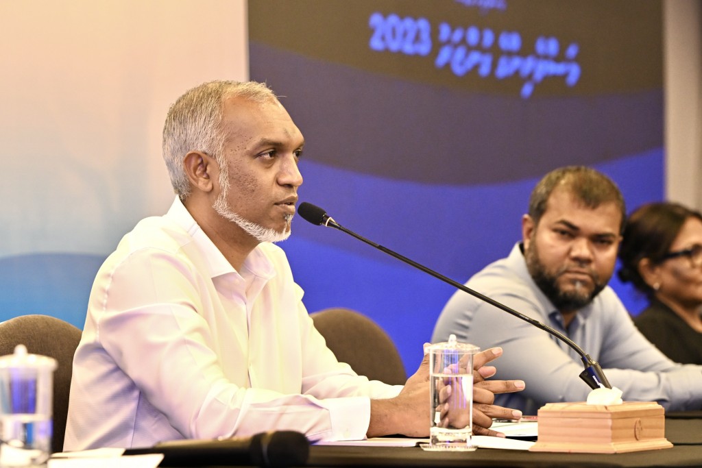 Enme bodu aamdhanee eh libey sinaa'athah masverikan hedhumah, e sinaa'aiy tharahgee kuraanan: Raees