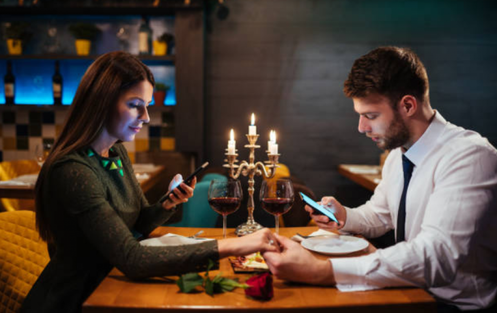 Restaurant therey mobile phone beynun nukuraa customer innah haassa discount eh