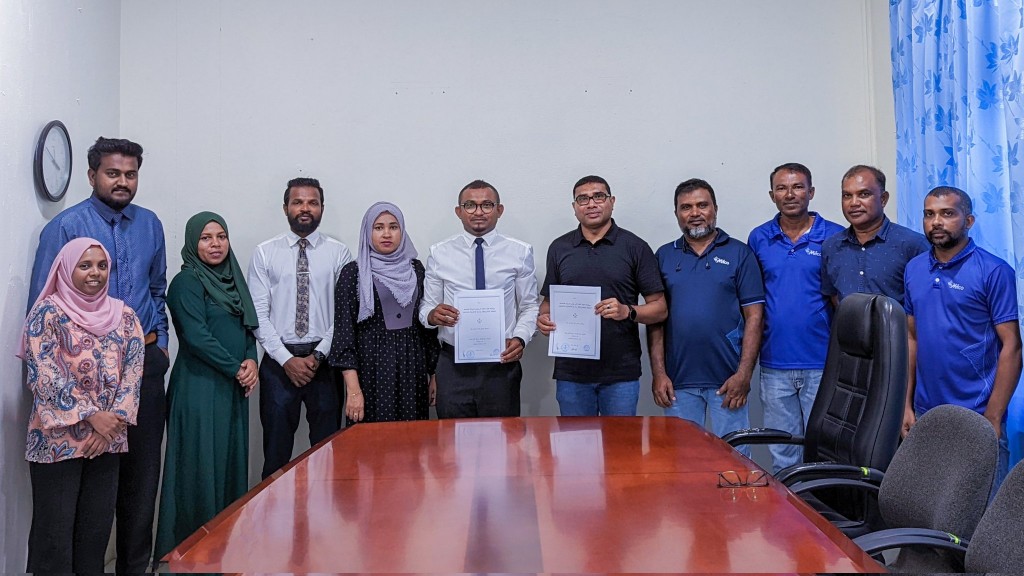 Gahdhoo ice plant ge capacity 2 guna ah bodu kuranee
