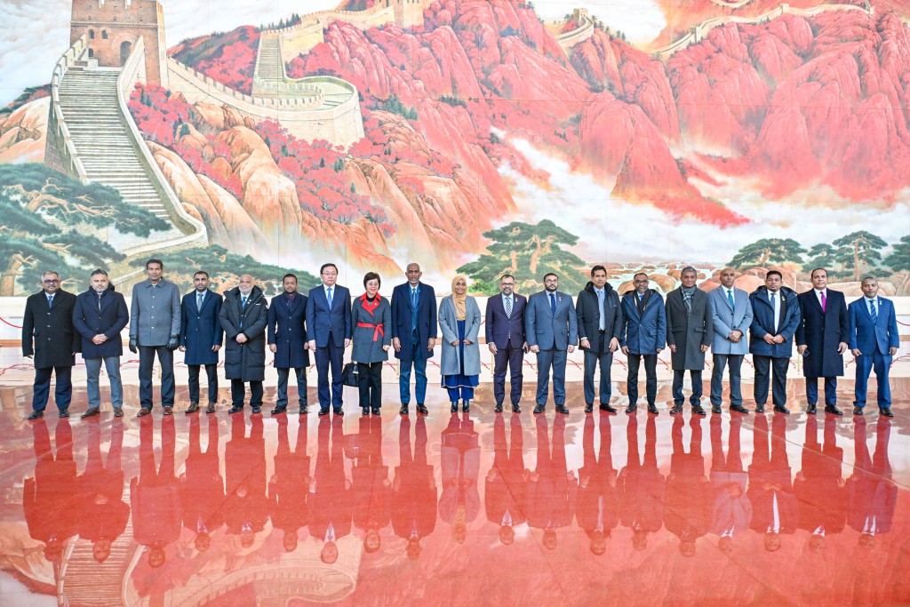 Photo: Raees ge dhekanbalun Chinese Communist Party ge museum ah ziyaaraiy kurehvvun