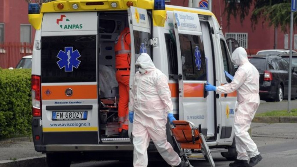 Covid-19: Italy records more than 900 deaths in a day