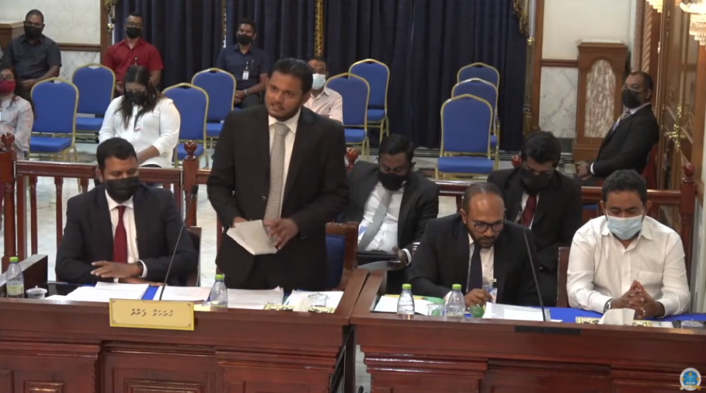 Yameen ge isthiunaafu: Muavviz ge hekibahah suvaalu ufadhdhai Adeeb ge bayaanun aa hekithakeh hushahalhaifi