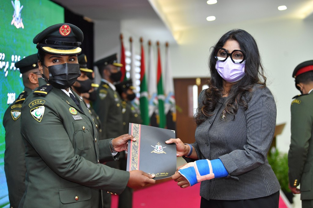 Dhivehi askariyyaage thaareehugai lieutenant colonel ge rank ah furathama faharah anhen beyfulhun