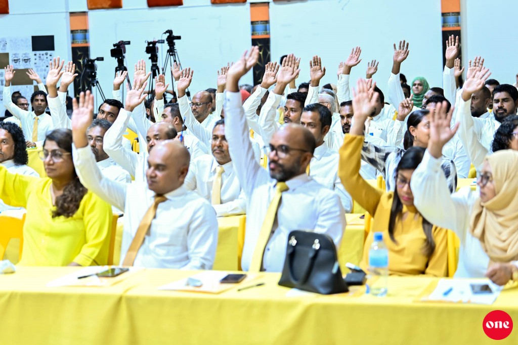 Contract ah Fenakaigai masahkaiy kuramun dhiya muvazaffun vazeefaain vakikurun MDP in kuhveri kohfi