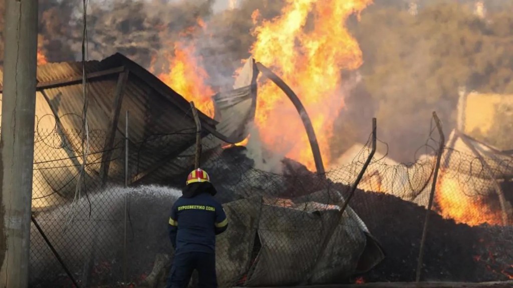 One dead as wildfires continue to spread in Athens