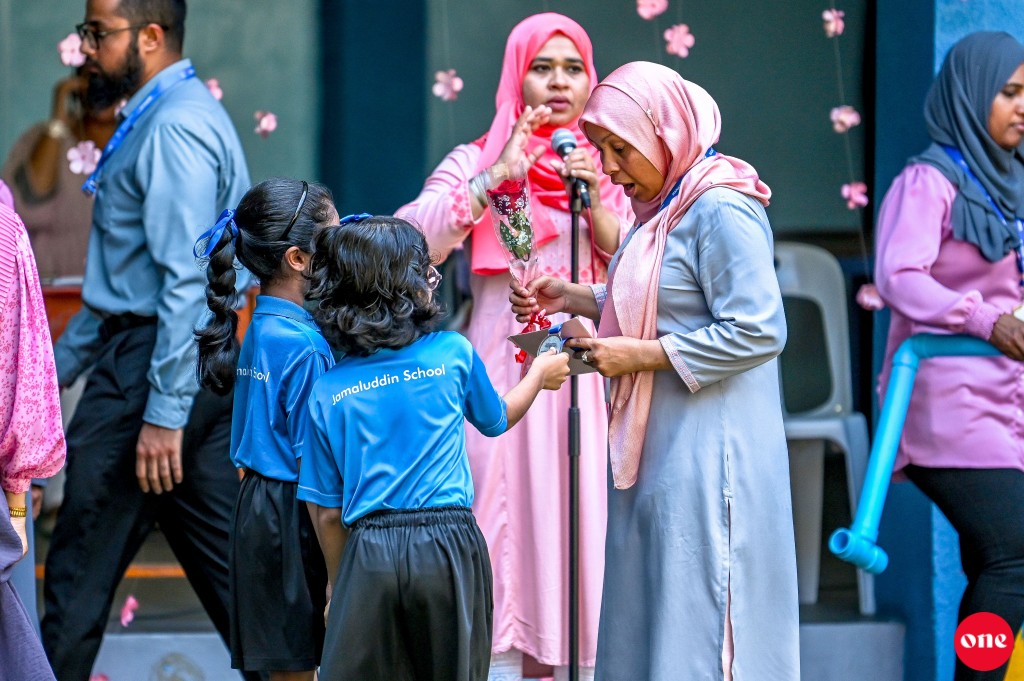 Umurun 55 aharuvefaivaa teachers gina, dhaairaa ah nukunna zuvaanun madhu: Minister