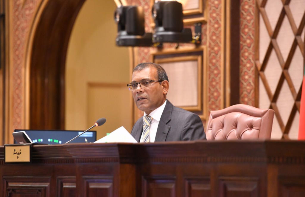 Majileehakee siyaasee party thakuge haruge'eh noon gothah dhekumakee rangalhu gotheh noon: Majilis raees
