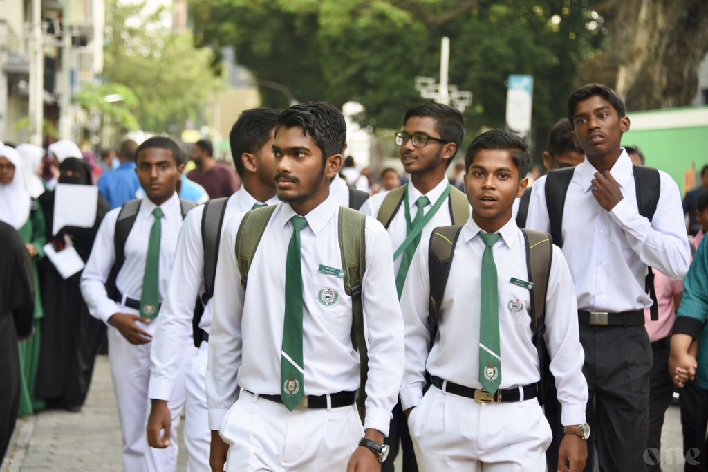 Arabiyyaa gai hurihaa maahdhaa eh arabi bahun kiyavaidheyne dhivehin thamreenu kuranee