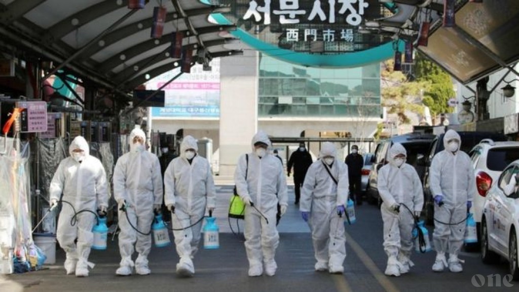 Coronavirus: South Korea declares highest alert as infections surge
