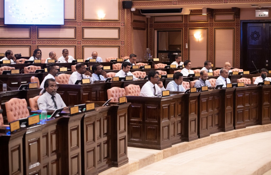 Kureege memberunge aailaa thakah health insurance hamajassainudheyn Majlis in faaskoffi