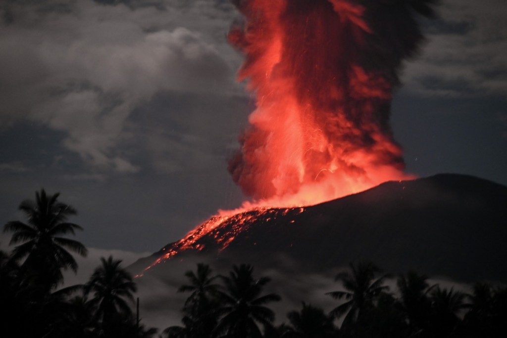 Indonesia ge Mount ibu govaifi