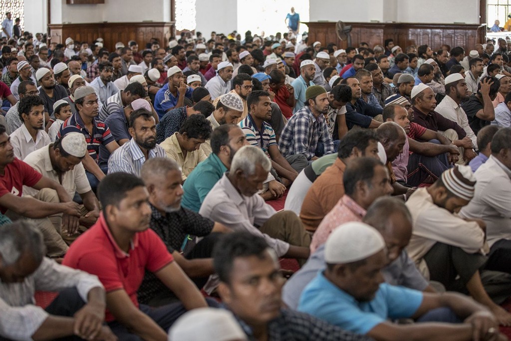 Dhuniyeyge araamah vureh aahiraiy dhuvahuge baajaverikan libumah massaikai kurumah huthubaa gai govaalaifi